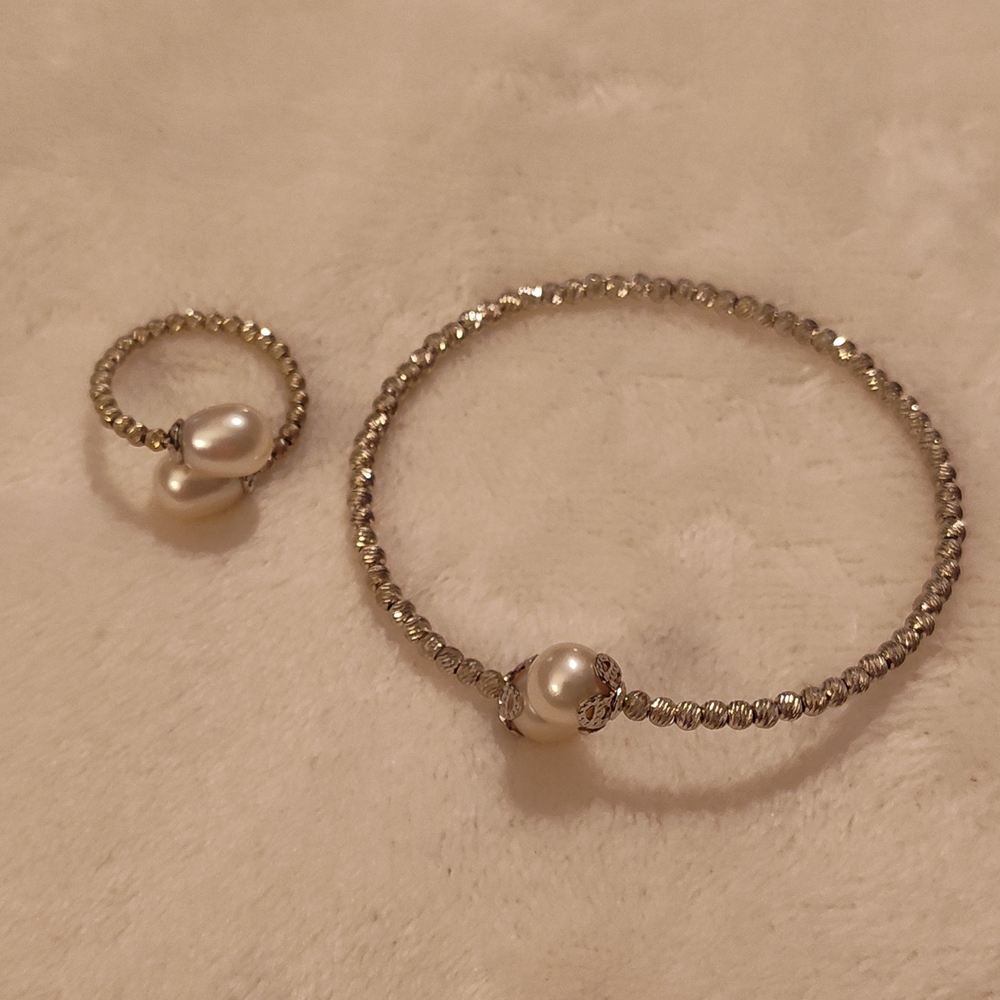 Elegant Silver and Pearl Jewelry Set